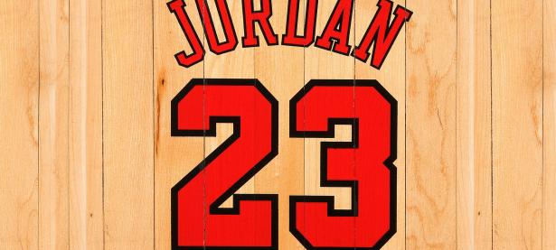 IM电竞官方入口-绿茵场鏖战未分，羽球场高光夺目，体育之美的双重奏