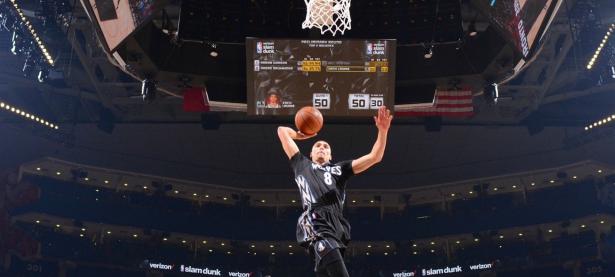 IM电竞官网首页-京粤大战再燃烽火，易建联状态火热难救主，北京队力克广东队彰显团队韧性