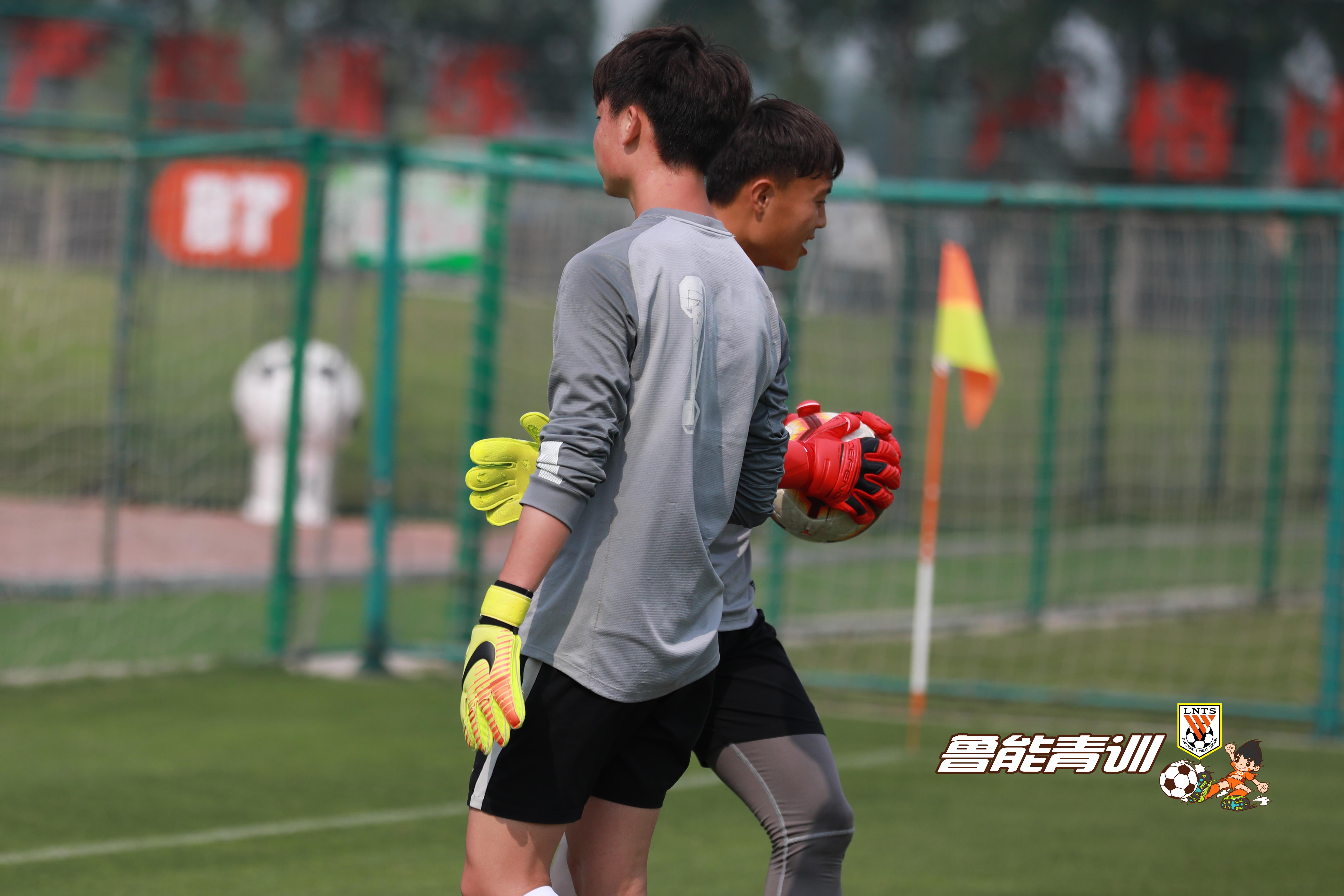 关于多特蒙德青训球员表现抢眼，展现出色表现的信息