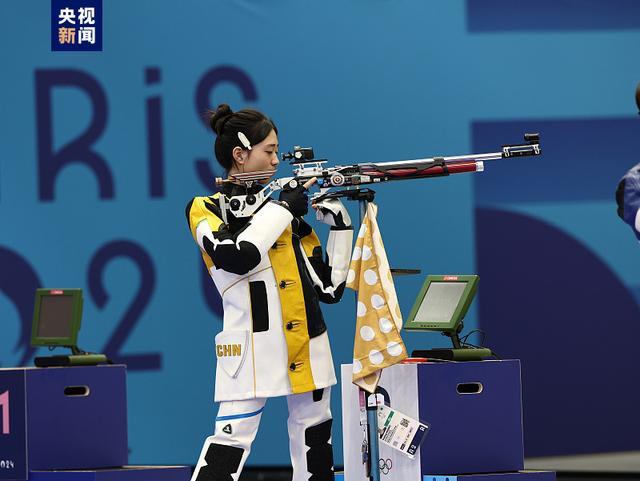 射击选手连番追赶，最终获得金牌