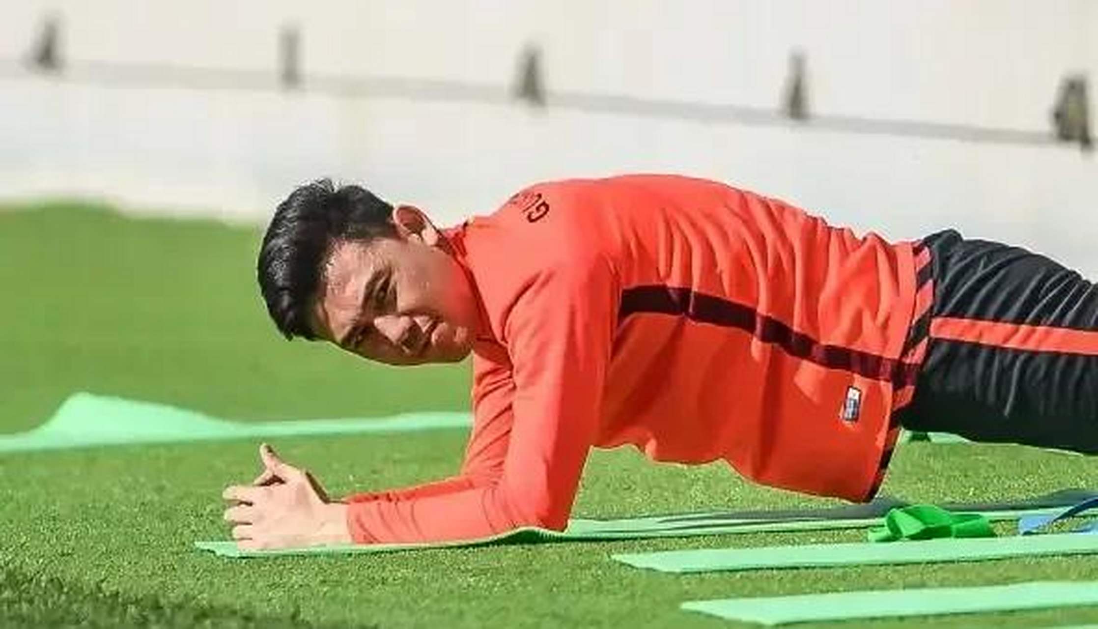 里尔锋线火爆，连续三场比赛零封对手