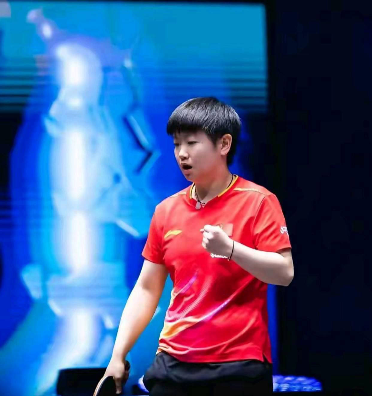 乒乓球比赛中选手展现了顶尖的技艺 乒乓球比赛中选手展现了顶尖的技艺