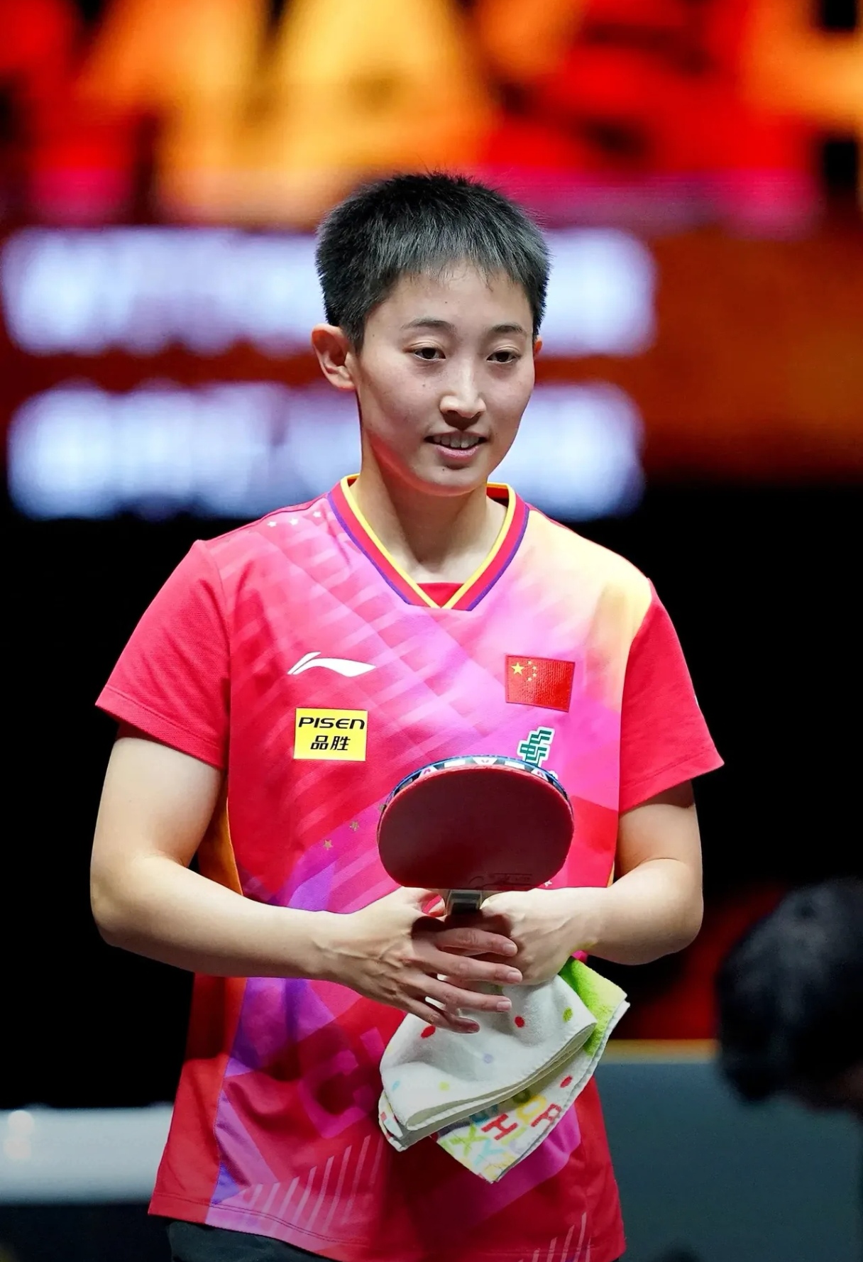 乒乓球比赛中选手展现了顶尖的技艺 乒乓球比赛中选手展现了顶尖的技艺