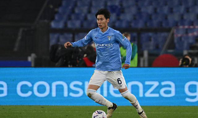 拉齐奥球员表现抢眼,为球队争取关键三分的简单介绍 拉齐奥球员表现抢眼,为球队争取关键三分的简单介绍