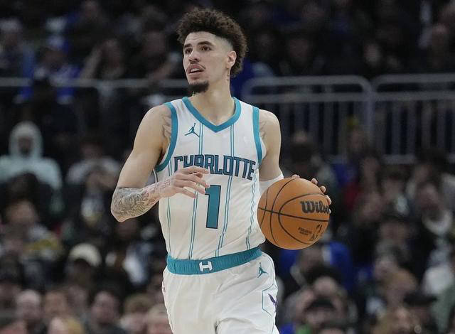 关于黄蜂队新秀拉梅洛·鲍尔因伤缺席本赛季比赛的信息