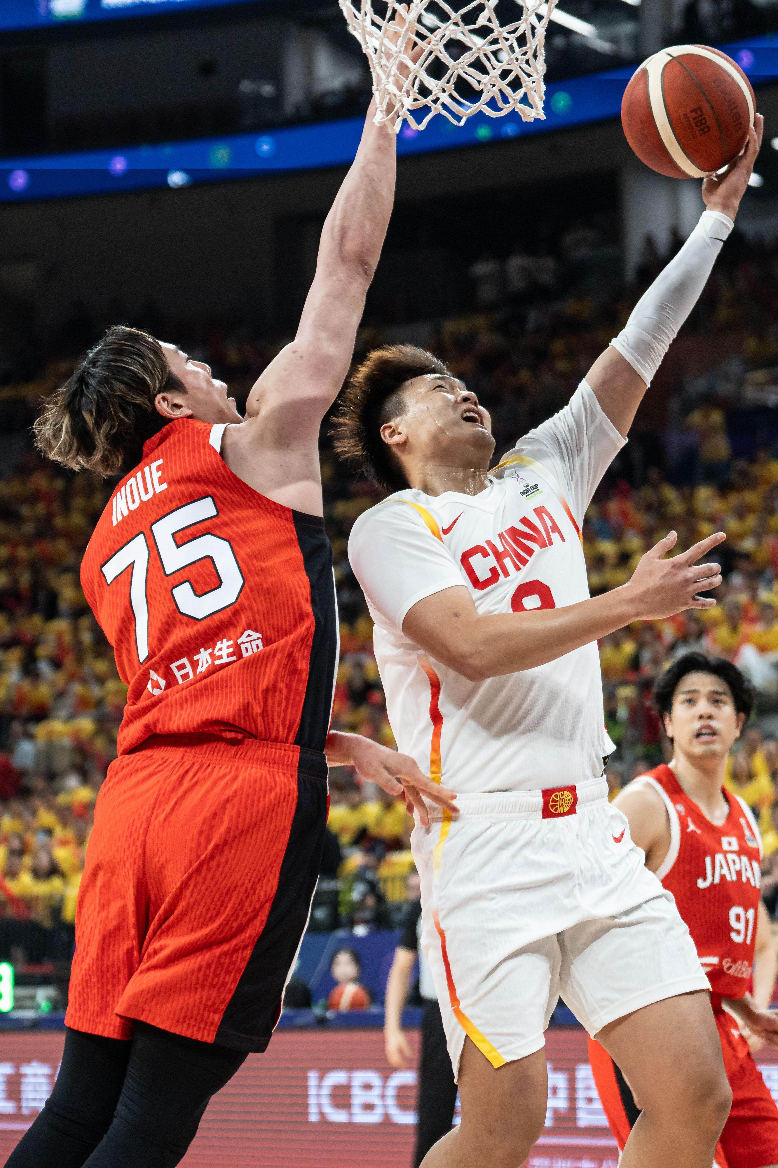 篮球职业联赛迎来挑战,球员备战展现拼搏精神 篮球职业联赛迎来挑战,球员备战展现拼搏精神