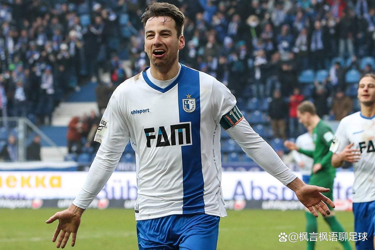 明斯特队在比赛中全力拼搏取得胜利