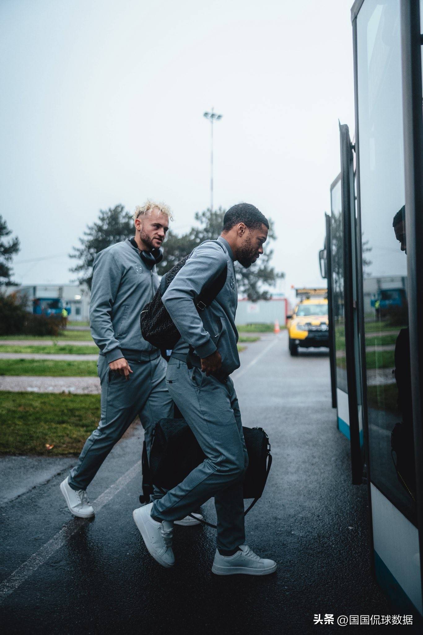 美因茨球员经过紧张训练备战下一场比赛