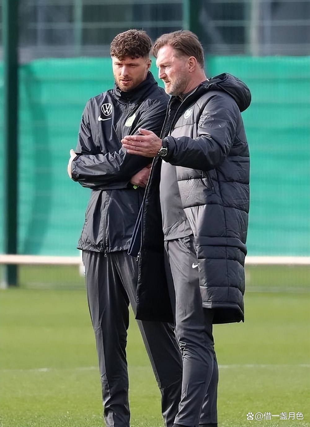 沃尔夫斯堡主帅面临离职危机，俱乐部内部动荡的简单介绍
