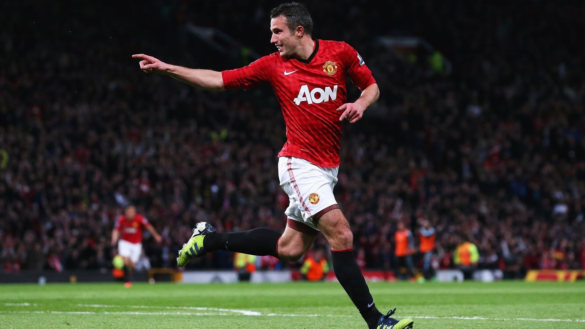 赛道上的心跳时刻，红牛险胜梅赛德斯，塞恩斯高光闪耀